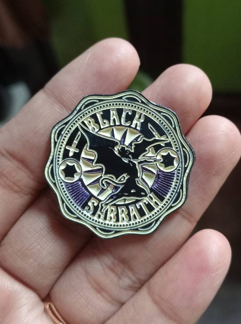 Custom Pin Enamel Harga Grosir