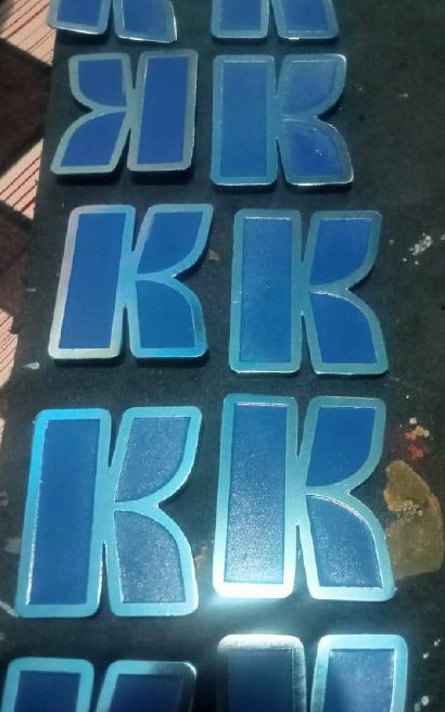 Pin Logo Stainless Silver Matte Tanpa Resin Kesan Minimalis